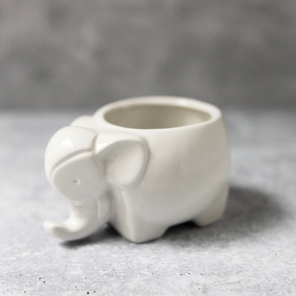 Cute white porcelain ceramic elephant planter 5 inches long - Picture 1 of 8